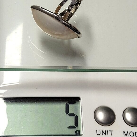 White Oval Mother of Pearl Adjustable Ring - Picture 12 of 13